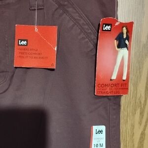 Lee Comfort Fit Straight Leg Pants in Plum